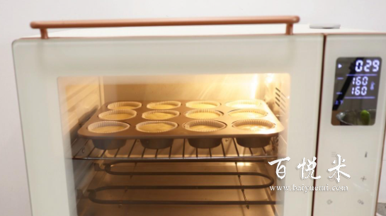 2個雞蛋就能烤出12個無油酸奶杯子蛋糕,口感柔軟